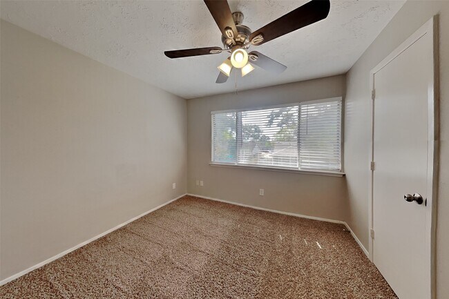 Building Photo - 7206 Fuchsia Ln