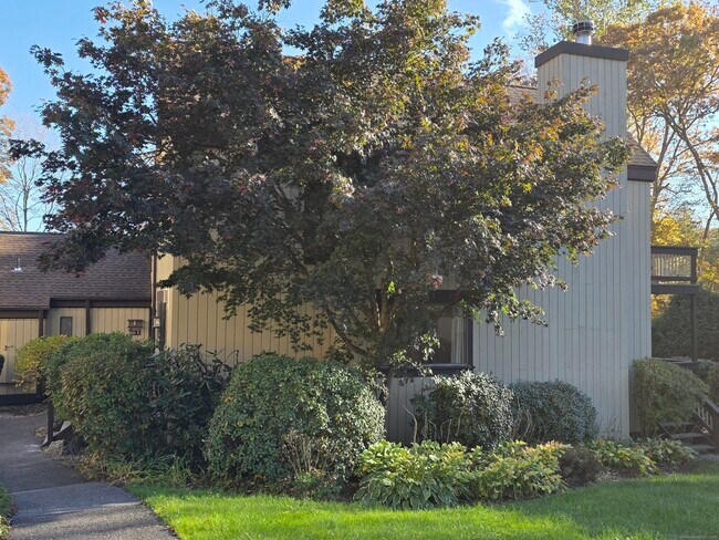 Building Photo - 563 Heritage Vlg