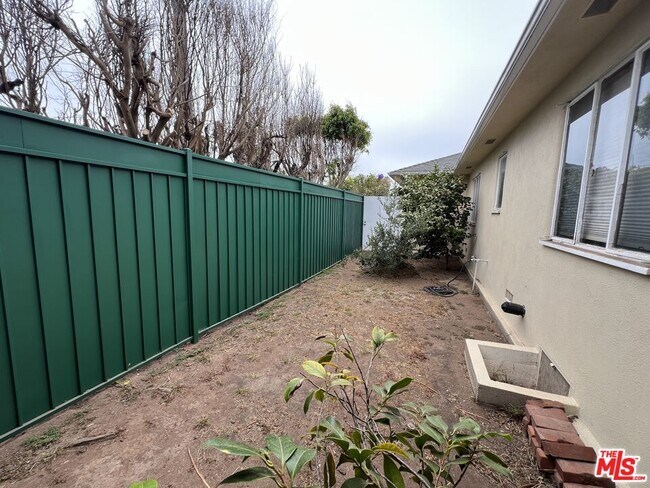 Building Photo - 214 Bellino Dr