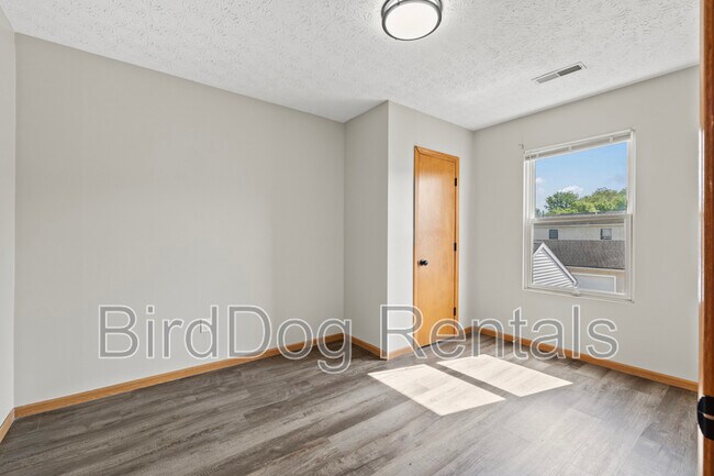 Building Photo - 1848 Village Ridge Ln