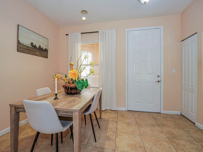 Building Photo - 5020 Fairways Cir