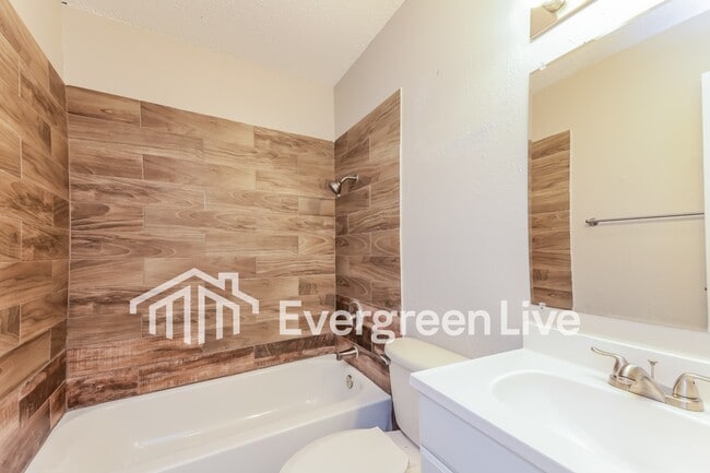 Building Photo - 1225 Bard Dr