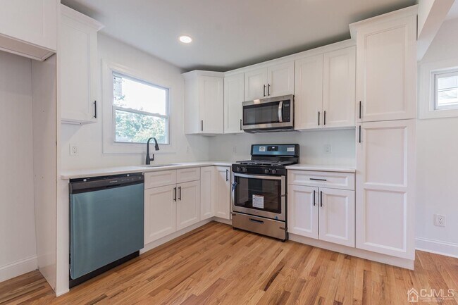 Building Photo - 21 Heathcote Ave