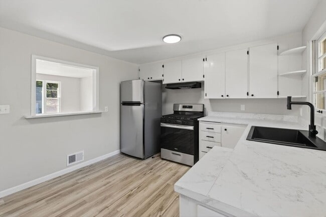 Building Photo - Saratoga Street