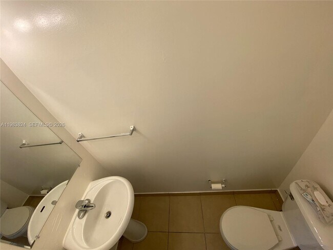 Building Photo - 928 SW 3rd St