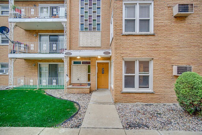 Building Photo - 2342 W 111th St