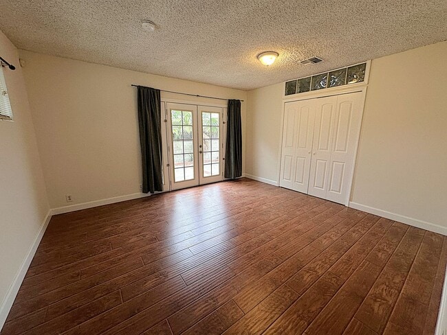 Building Photo - BEAUTIFUL 3 BDRM/2BATH ENCINO HOME