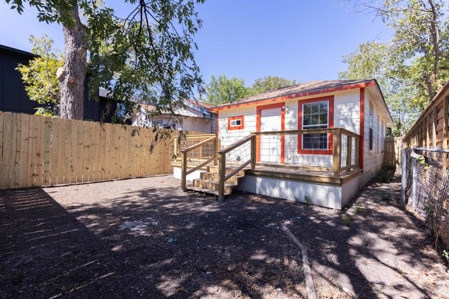 Building Photo - 330 Gem Ln