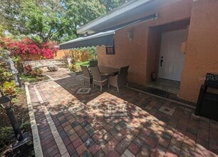 Building Photo - 1602 Amberlea Dr S