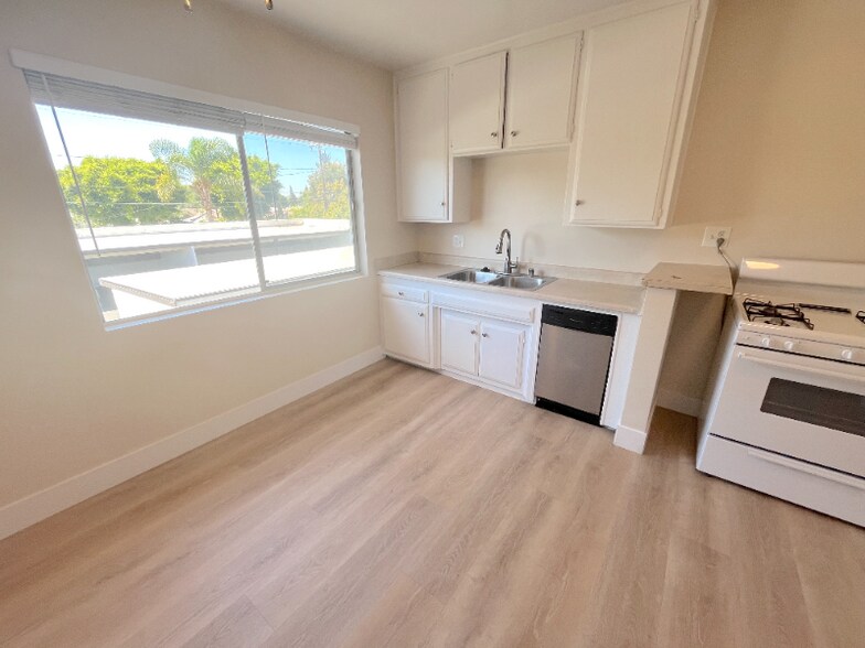 Building Photo - 2115 Placentia Ave