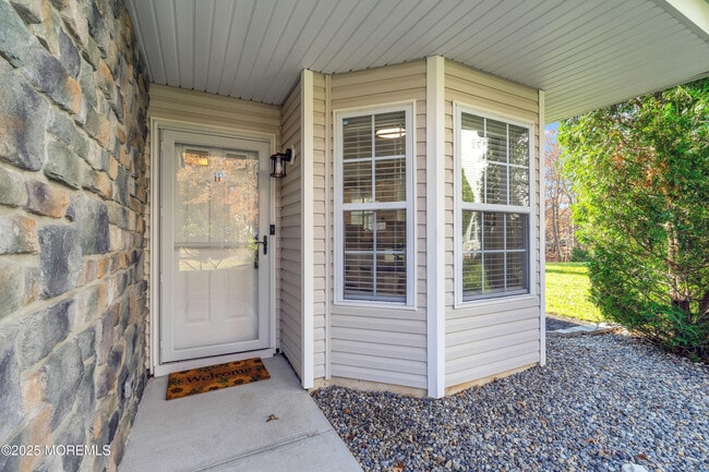 Building Photo - 11 Saratoga Ct