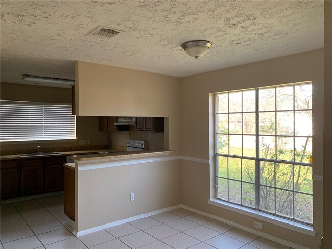 Building Photo - 2511 Radcliffe Dr