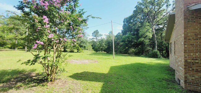 Building Photo - 82 Trails End Rd