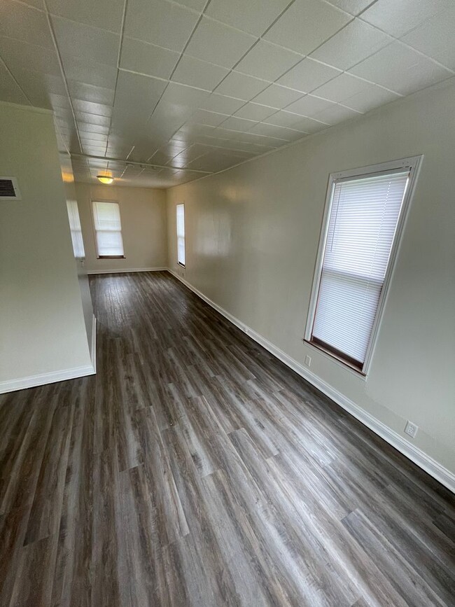 Building Photo - Updated 5 Bedroom House for Rent