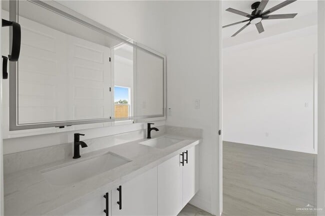 Building Photo - 32 Zimmerius Ave