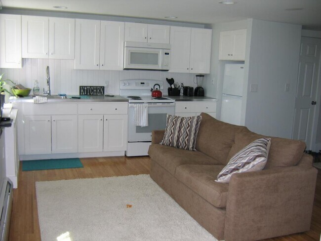 Building Photo - 11 Great Boars Head Ave