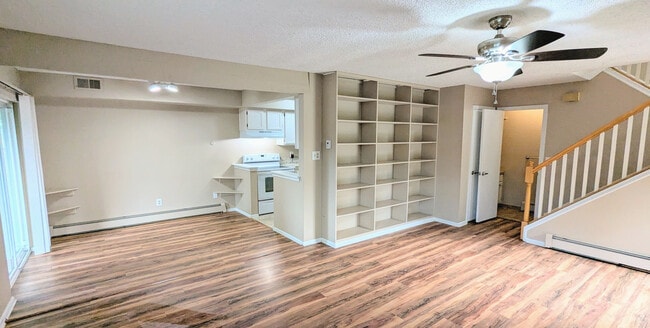 Building Photo - 4150 Monroe Dr