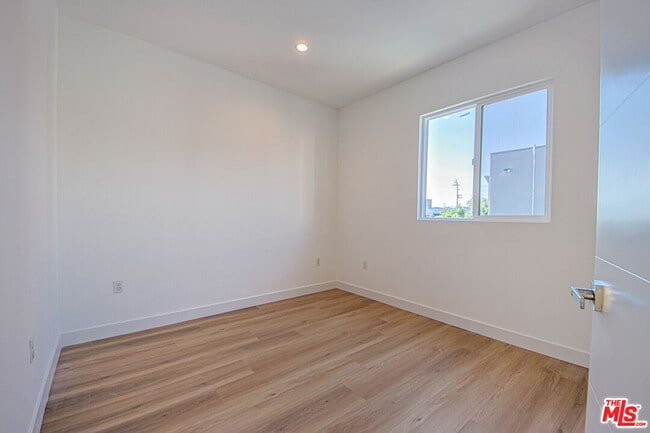 Building Photo - 11443 Hatteras St