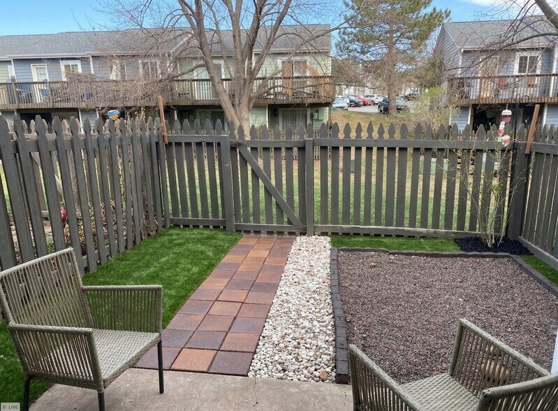 Building Photo - 10557 W Dartmouth Ave