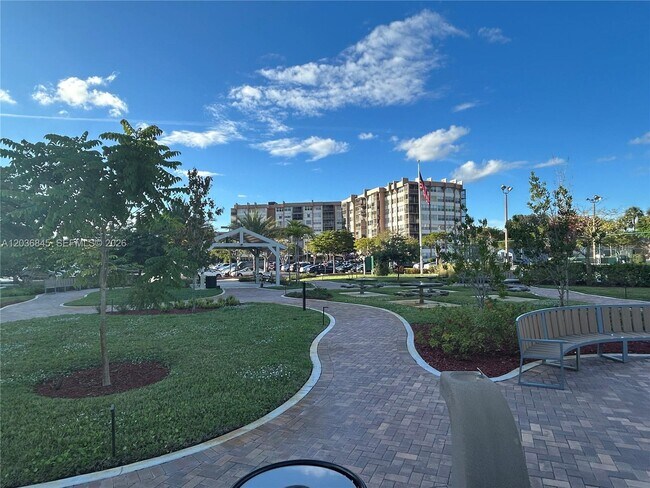 Building Photo - 1400 St Charles Pl