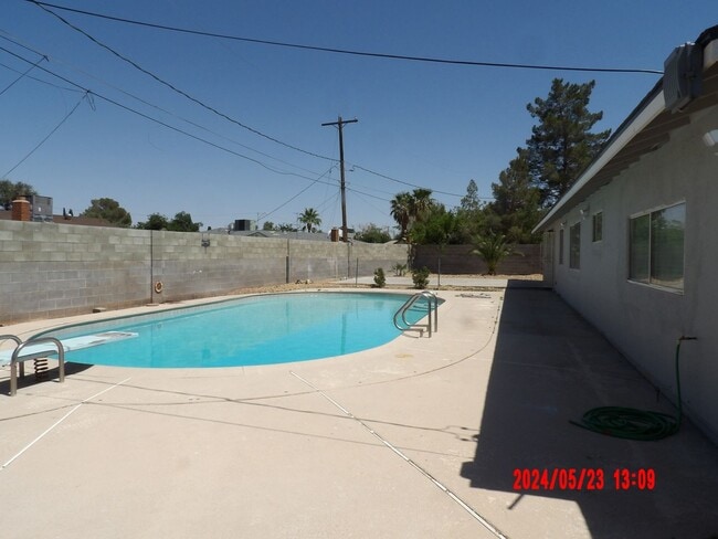 Building Photo - 4240 Gaye Ln