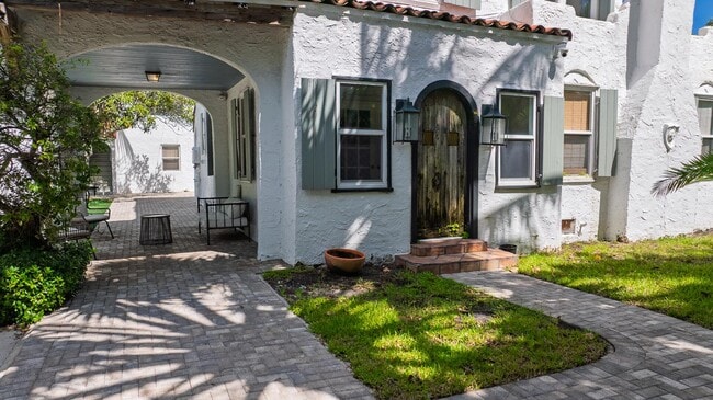 Building Photo - 717 Forest Hill Blvd