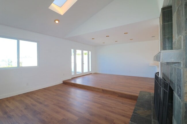 Building Photo - 3 bed/ 2 bath house in University city! Pool/ yard w 2 car garage! Remodeled kitchen and updated ...