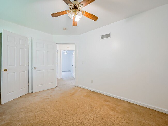 Building Photo - 49 Oakhill St