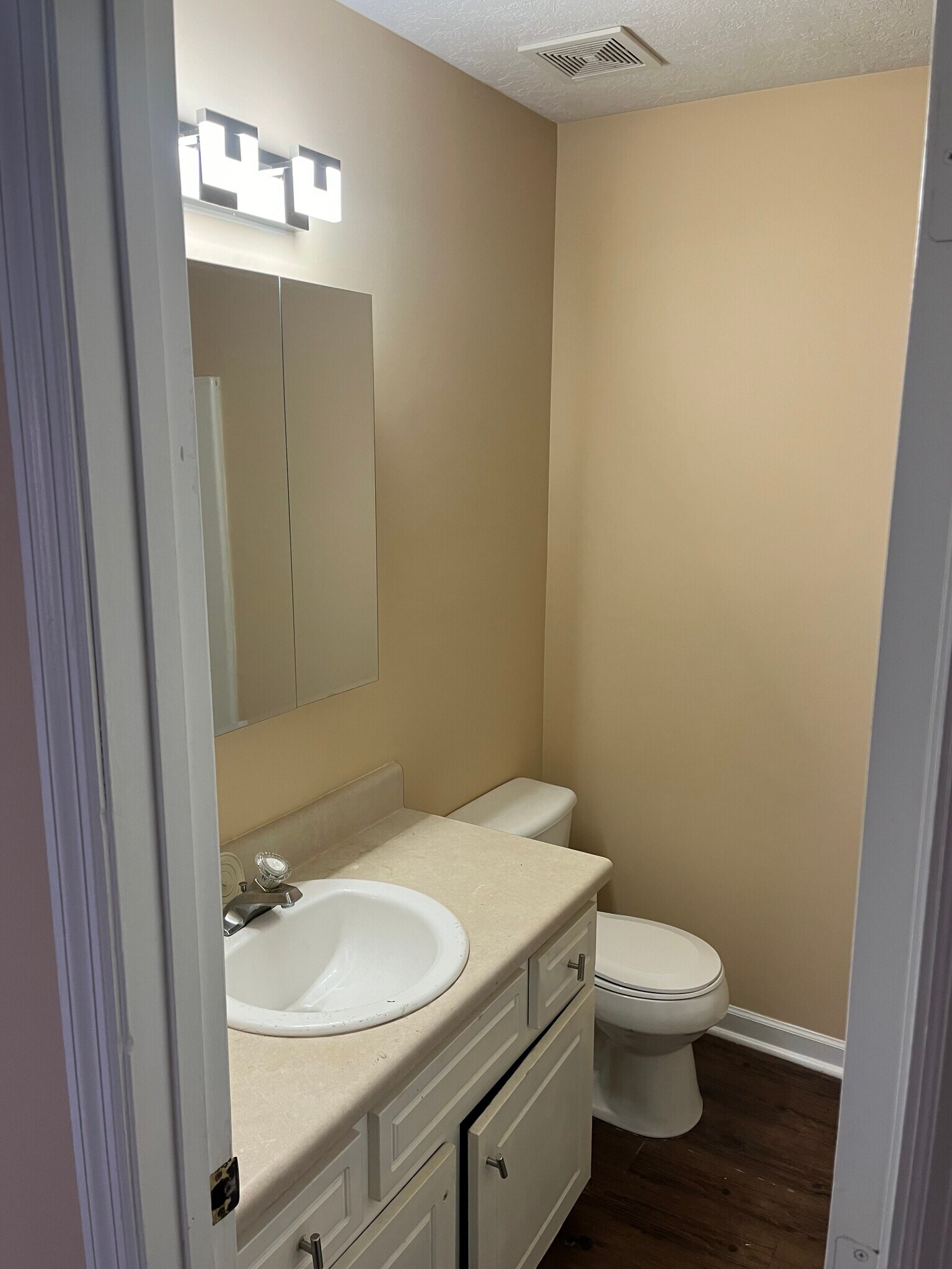 Building Photo - 2707 Landing Loop Dr