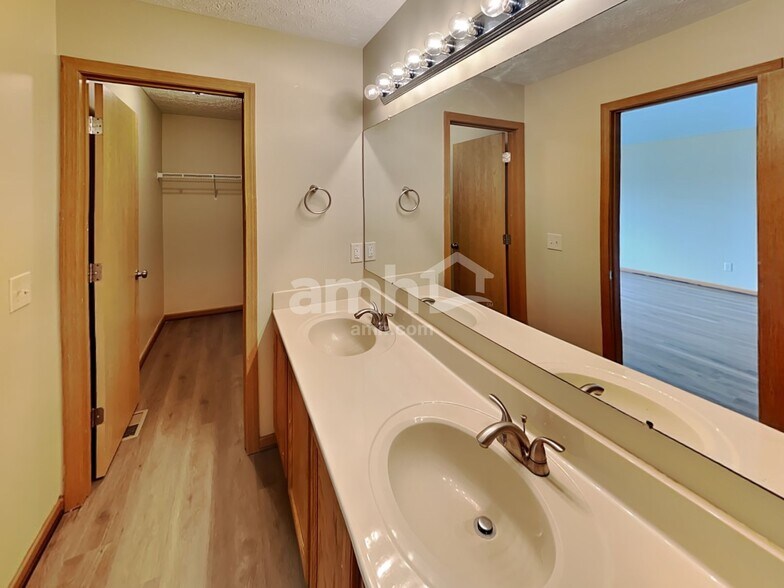 Building Photo - 3945 Trailside Blvd