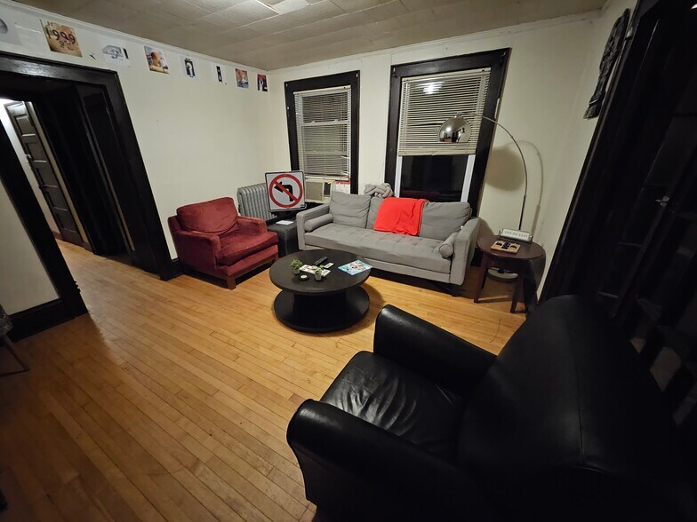 Building Photo - 410 W Mifflin St