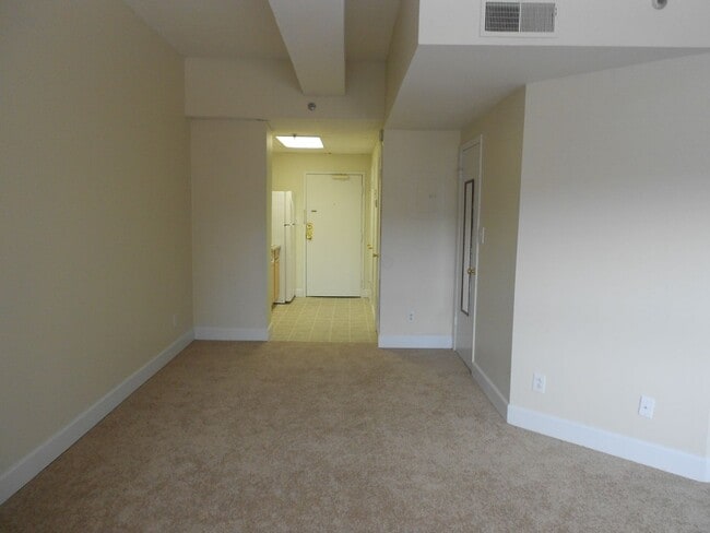 Building Photo - 1 Bedroom Apartment in Downtown Athens - S...