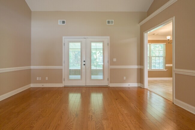 Building Photo - 633 Wilkinson Rd