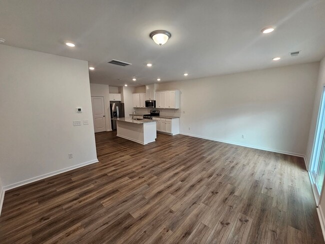 Building Photo - Townhome in great Concord community