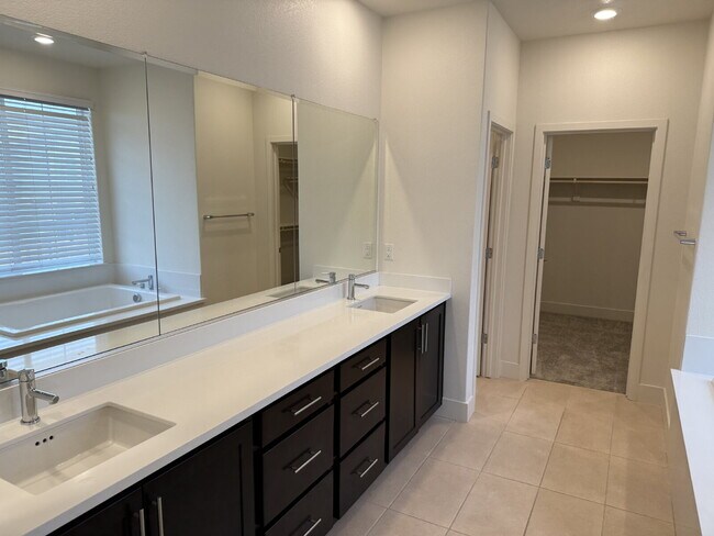 Building Photo - Beautiful 4 Bedroom, 3 Bath Home with Solar in Highly Desired Tracy Hills Community