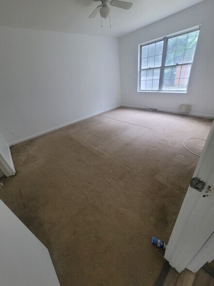 Building Photo - 1819 Meadow Dr