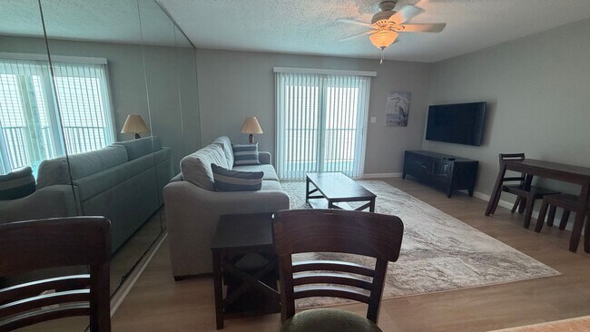 Building Photo - 3600 Thomas Dr