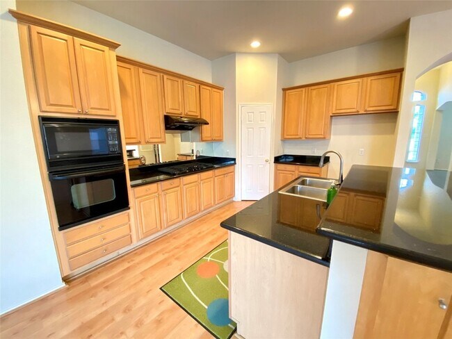 Building Photo - 1420 Hudspeth Dr