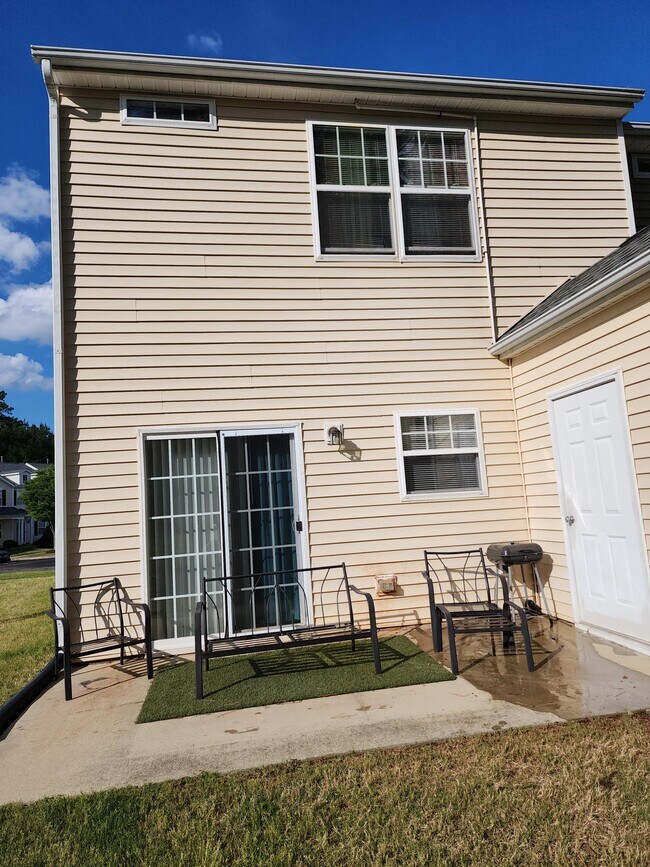 Building Photo - 1725 TW Alexander Dr