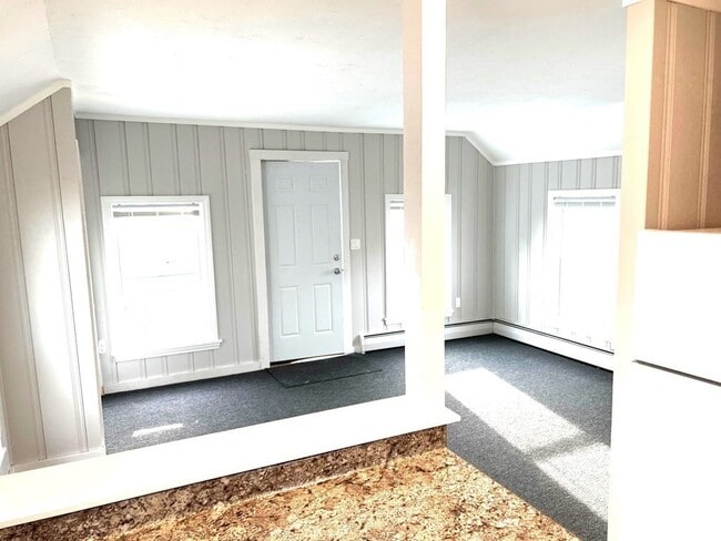 Building Photo - 23 B Siren St