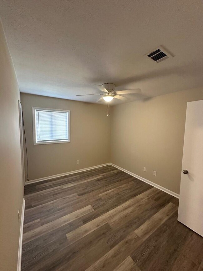 Building Photo - 4135 Forrest Rd