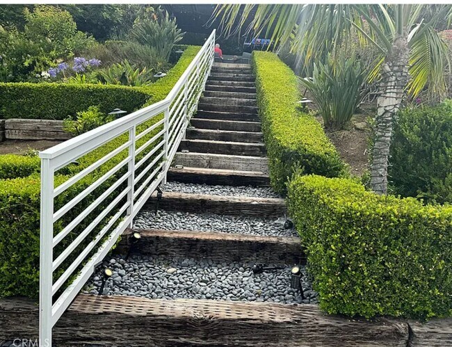 Building Photo - Azari PM-Juccuzi- half acre luxurious landscape-fully chic furniture -  massive lot , 18 fruit tr...