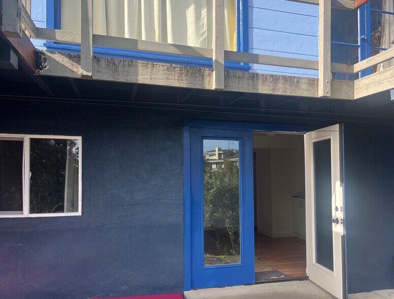 Primary Photo - 8 Los Robles Dr