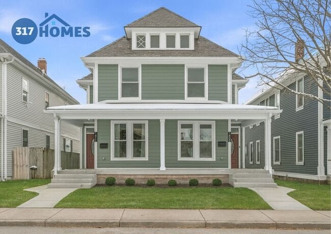 Building Photo - Modern Two Bedroom with Balcony in Holy Cross