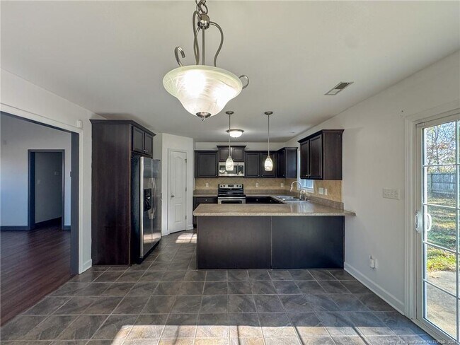 Building Photo - 142 Crestwood Ln