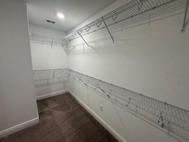 Building Photo - Spacious 5-Bedroom Riverview Home