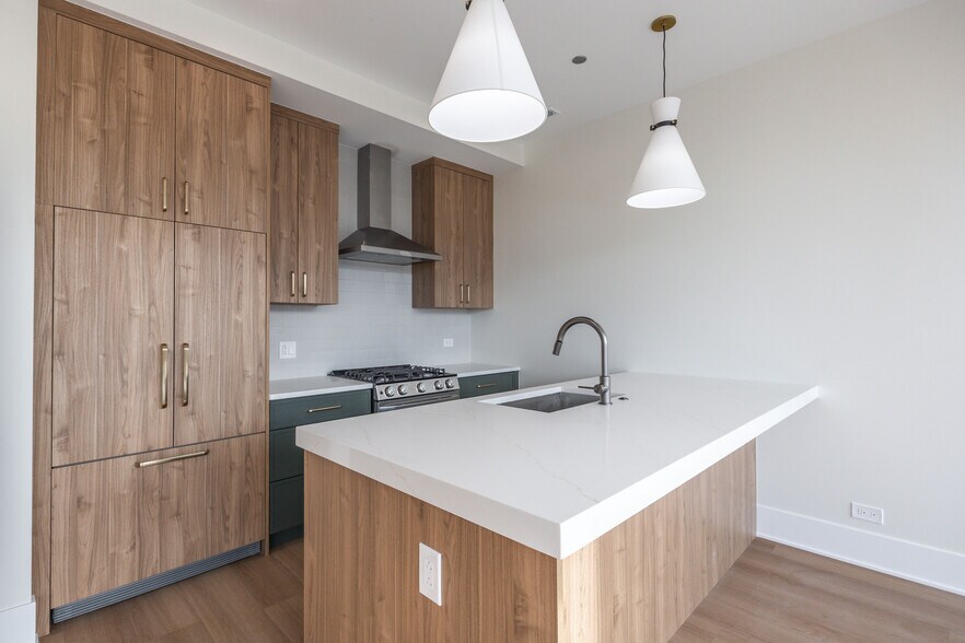 Building Photo - 1610 W Grand Ave