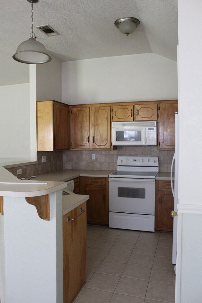 Building Photo - SHORT TERM RENTAL 3-6 MONTHS - 4 bedroom, ...