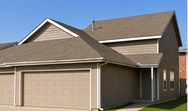 Building Photo - Great 3 Bed 2 Bath Duplex w/ attached 2 car garage!