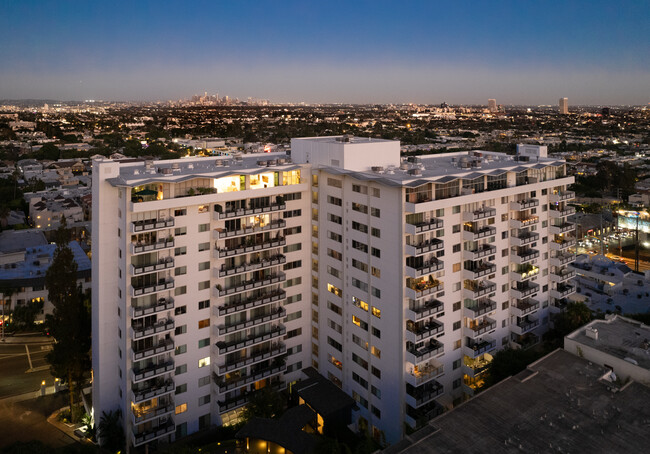 Building Photo - 1155 N La Cienega Blvd